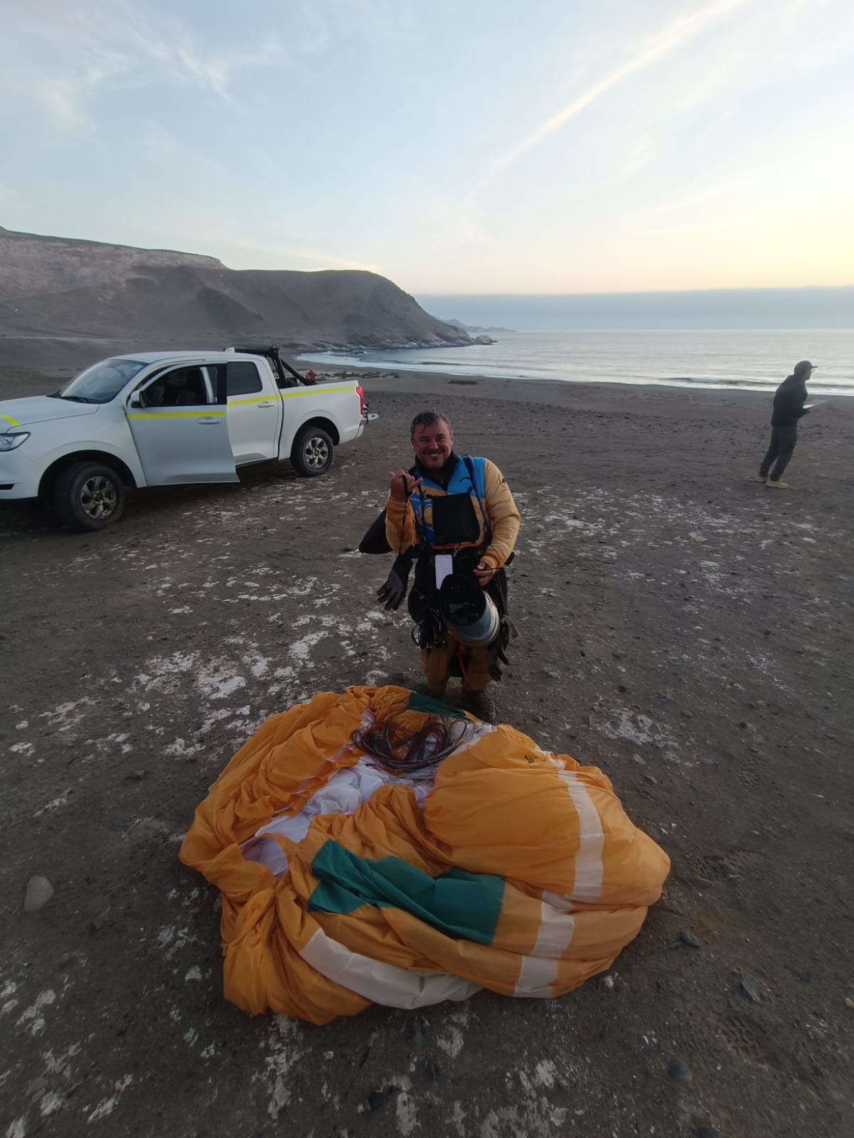 Pilotos preparándose para volar en Iquique