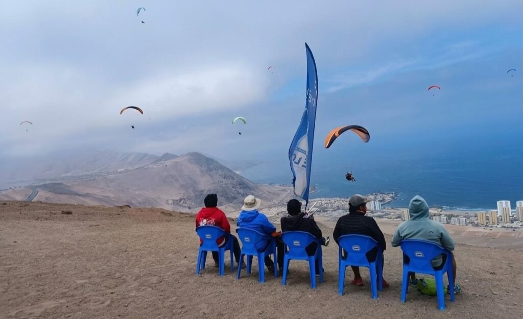 Equipo Base Nube observando una jornada de vuelo